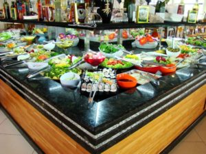 Grande variedade de saladas